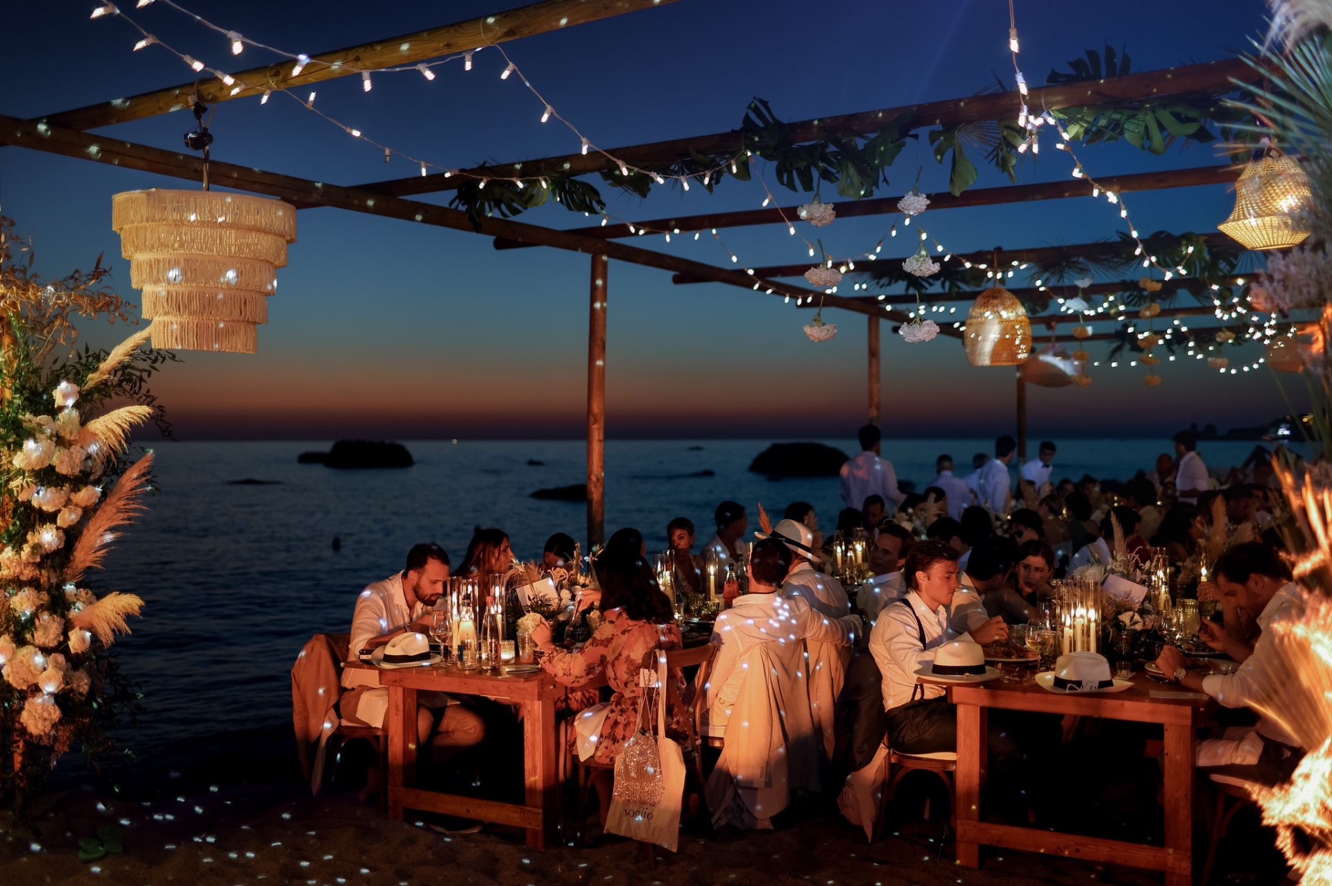 A wedding on the beach by Gabbiyaah