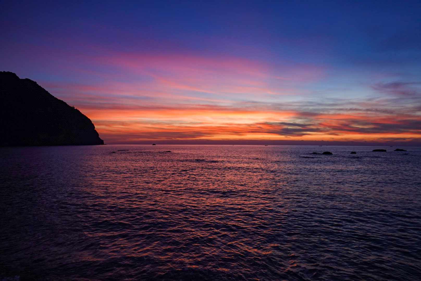 Every evening, the sun sets over the sea along Ischia's western coast, painting the sky with warm shades of orange, pink and gold. On exceptionally clear days, this is also one of the best places to witness the rare Green Flash.