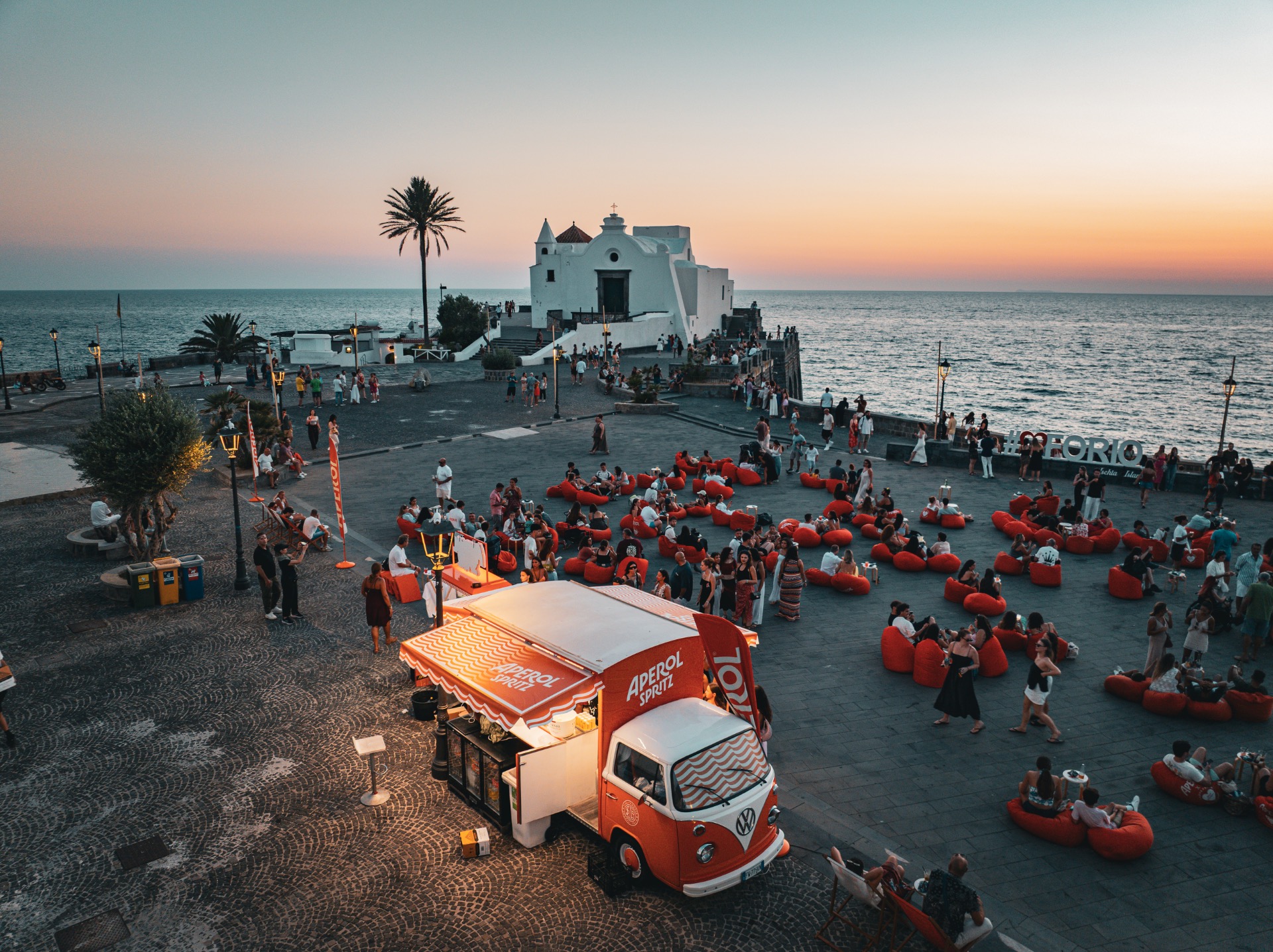 aperitivo al tramonto sul piazzale del Soccorso